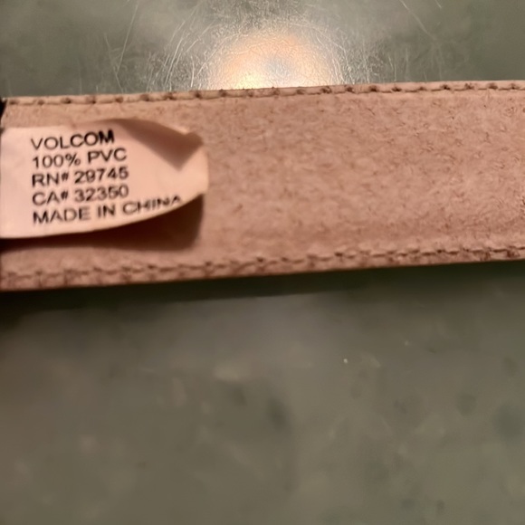 Volcom whir belt with silver hardware skater girl must have! 🖤😉🖤 - Picture 8 of 8